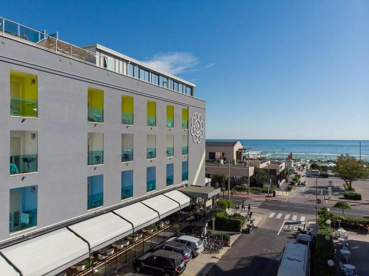 Hotel Adelphi Riccione 3*,